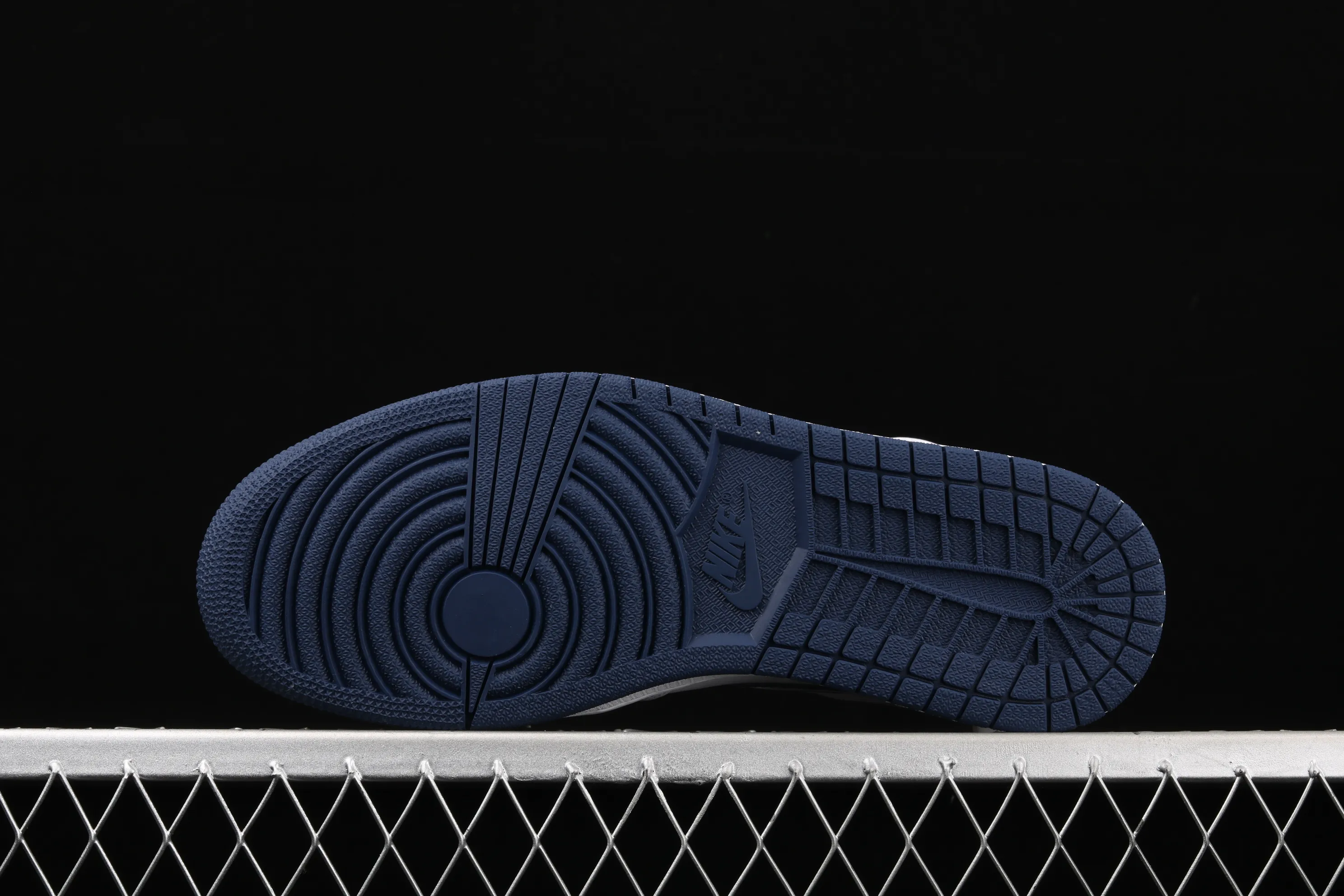 All categories Air Jordan Jordan series basketball shoes Air Jordan 1 High Air Jordan 1 Retro Metallic Navy AJ1 Joe 1 Navy Blue 555088-106